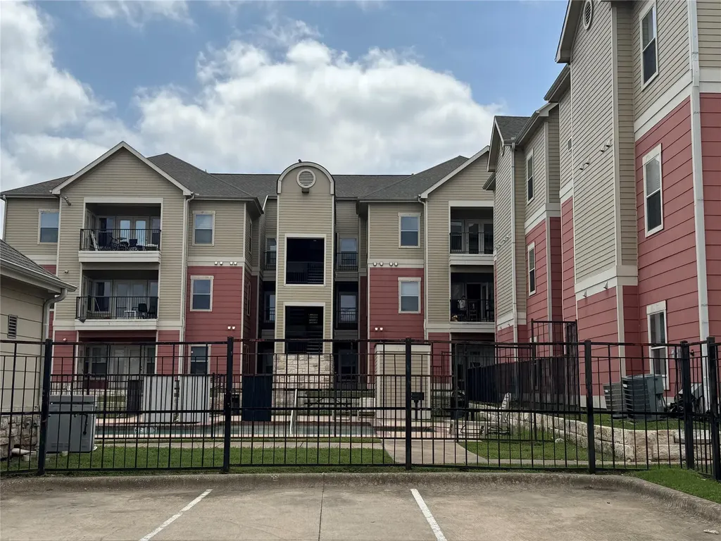 1901 Crossing Place Austin TX 78741