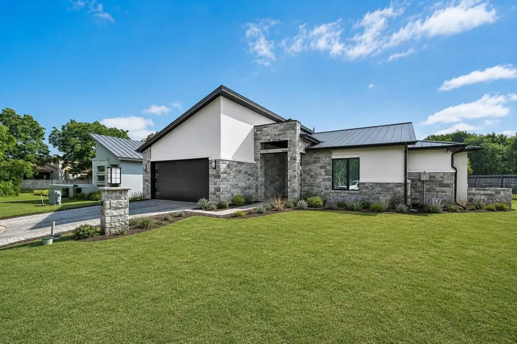 102 Menard Court Horseshoe Bay TX 78657