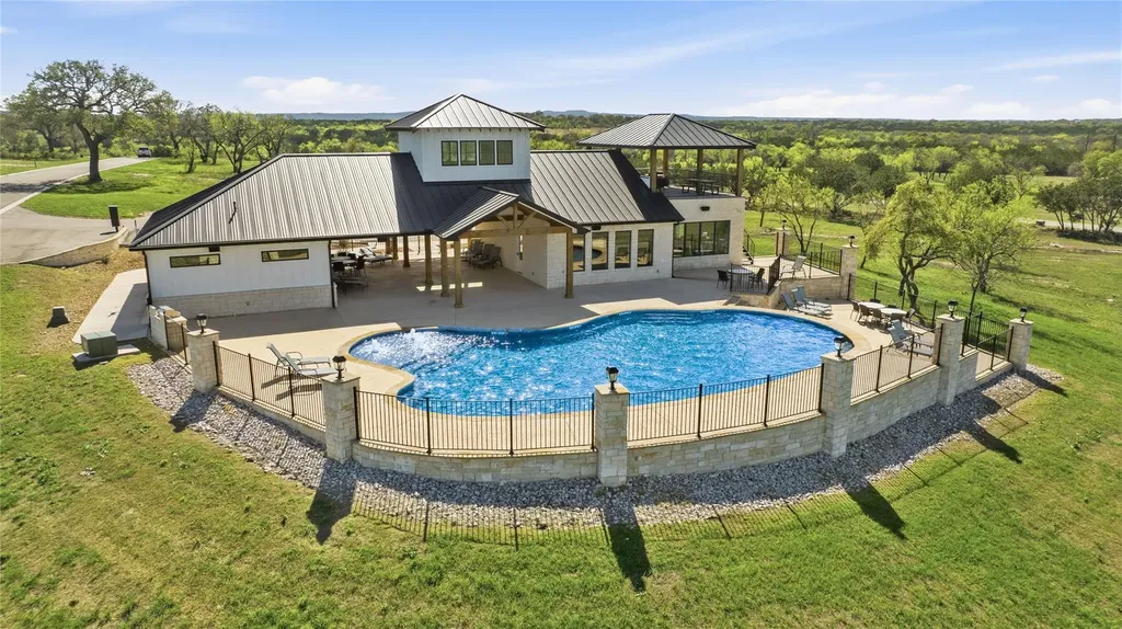 4 Creek Hollow Way Spicewood TX 78669