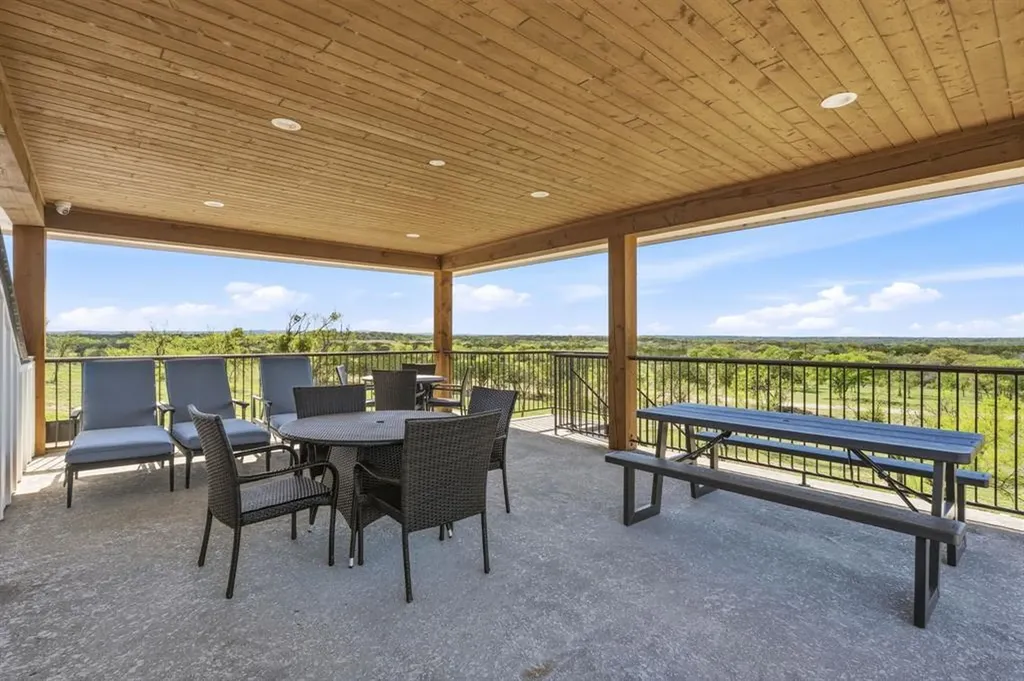 4 Creek Hollow Way Spicewood TX 78669