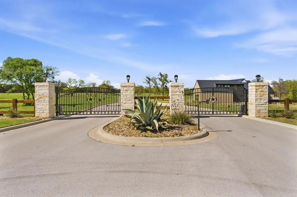 4 Creek Hollow Way Spicewood TX 78669