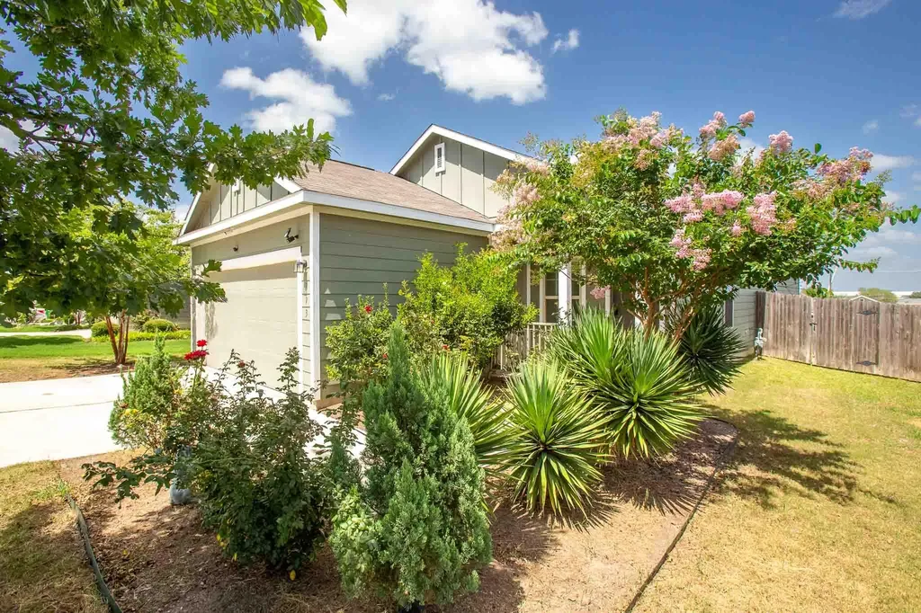 393 Moon Stone Trail Buda TX 78610