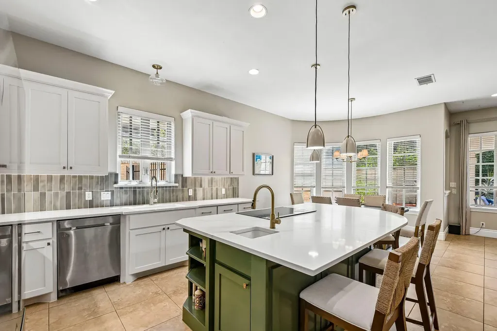 14 Camwood Trail The Hills TX 78738