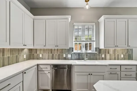 14 Camwood Trail The Hills TX 78738
