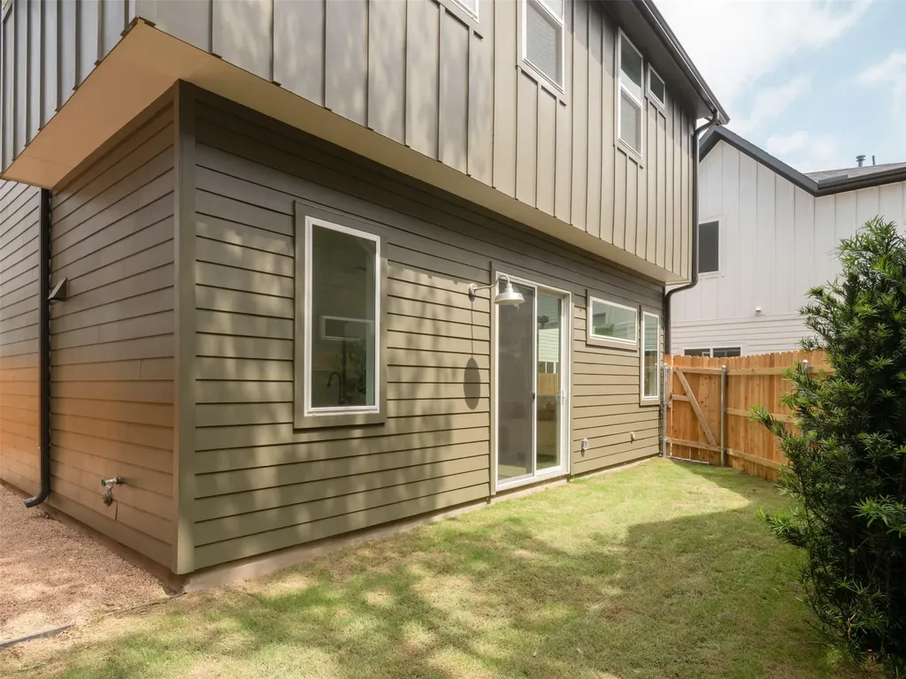 6409 Bradsher Austin TX 78745