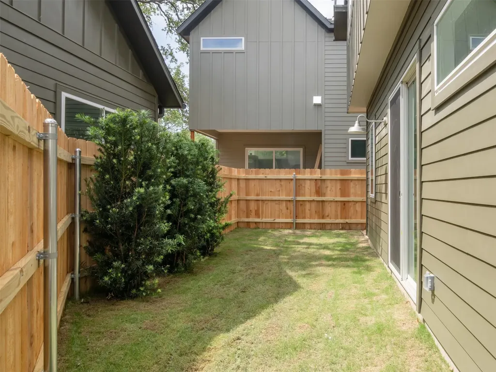 6409 Bradsher Austin TX 78745