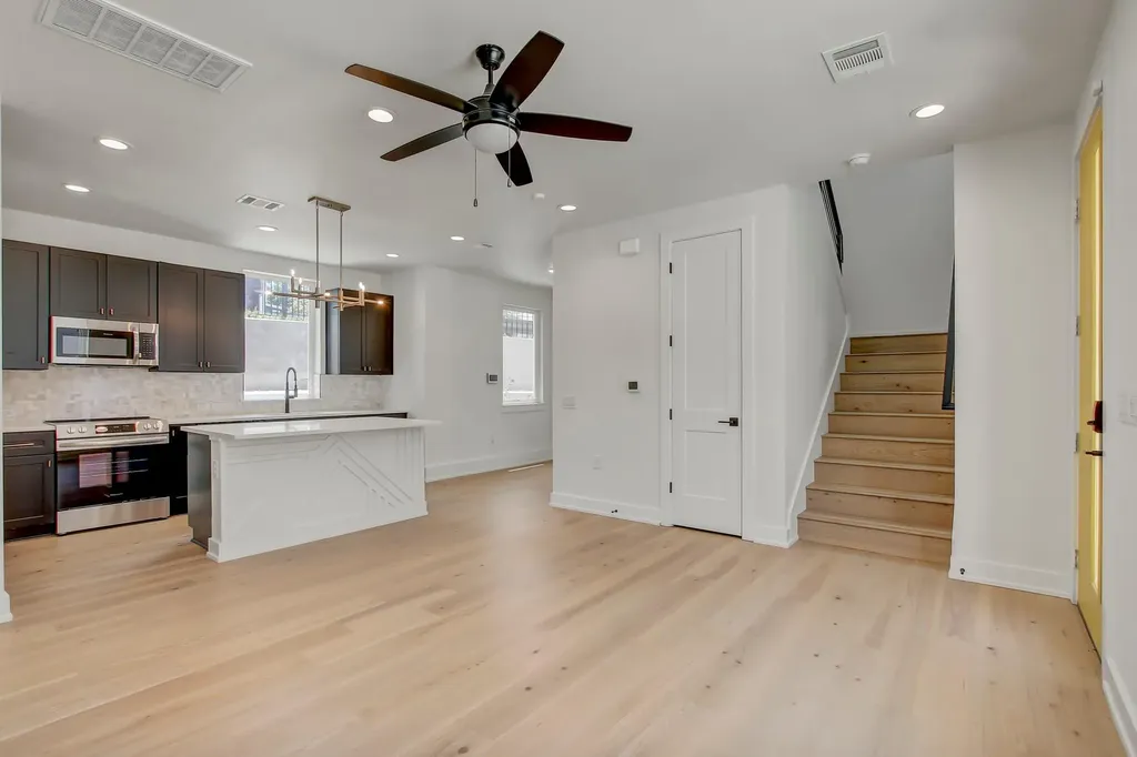 4127 E 12th Street Austin TX 78721