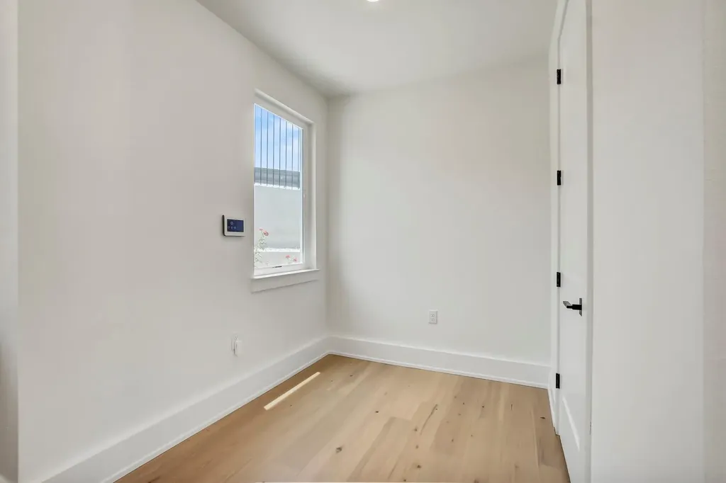 4127 E 12th Street Austin TX 78721