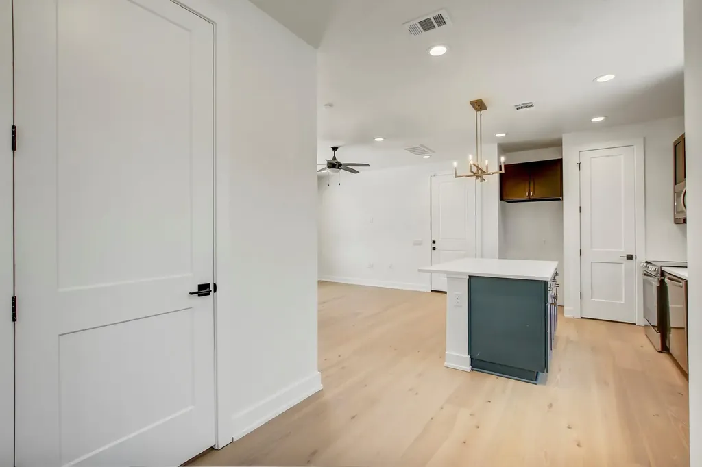4127 E 12th Street Austin TX 78721