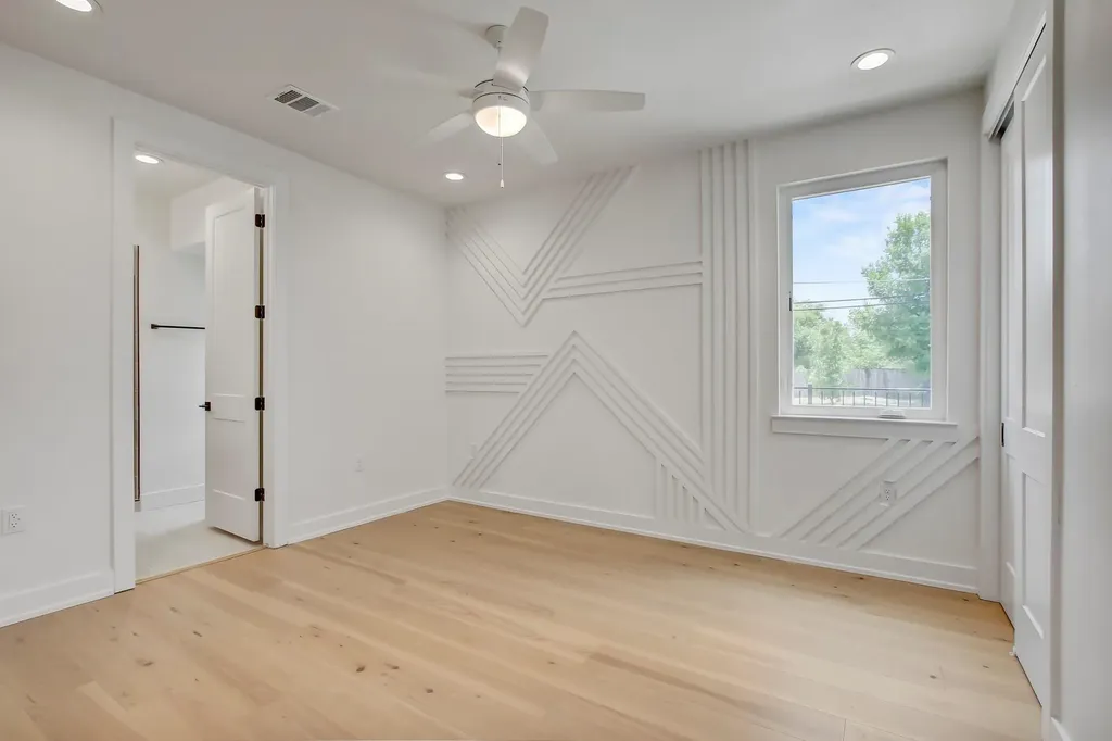 4127 E 12th Street Austin TX 78721