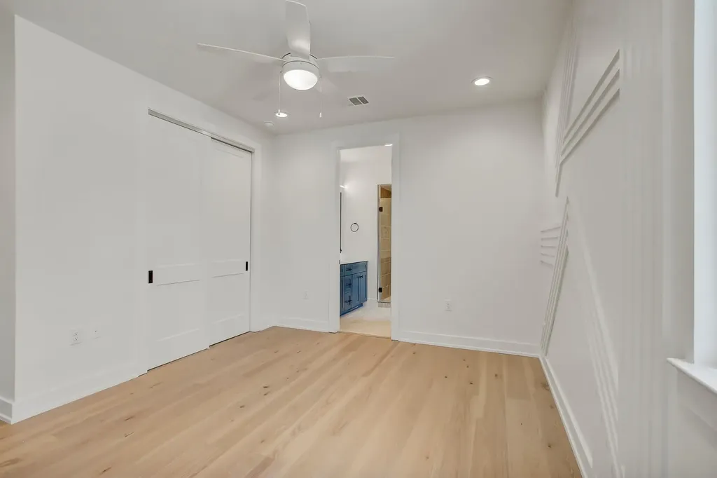 4127 E 12th Street Austin TX 78721
