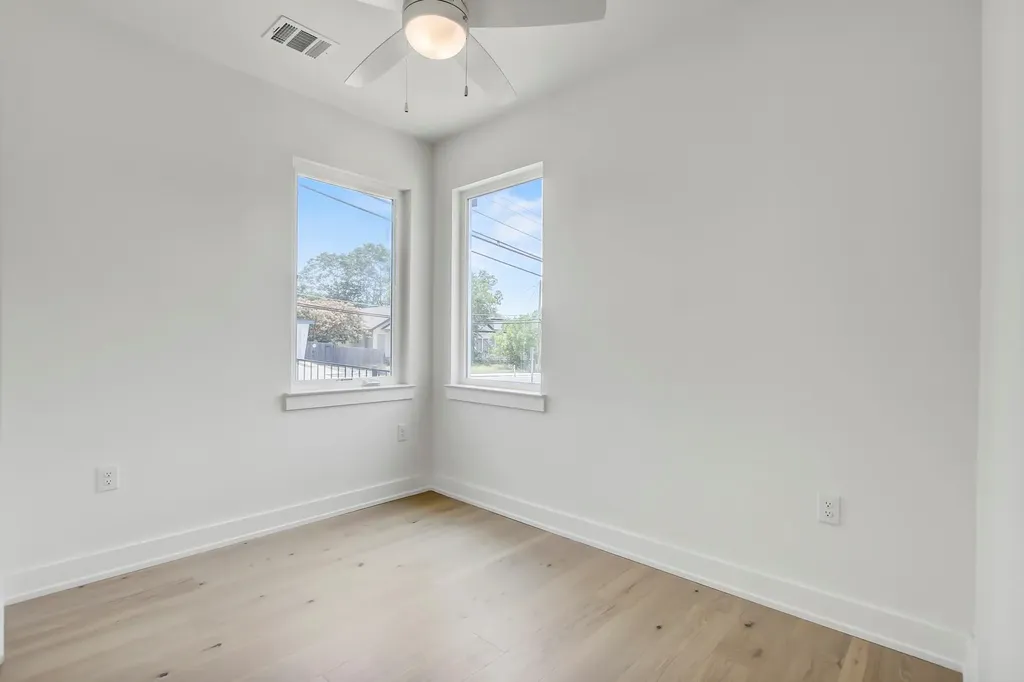 4127 E 12th Street Austin TX 78721