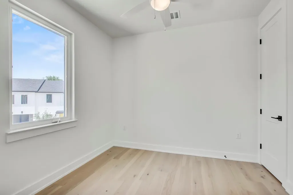 4127 E 12th Street Austin TX 78721