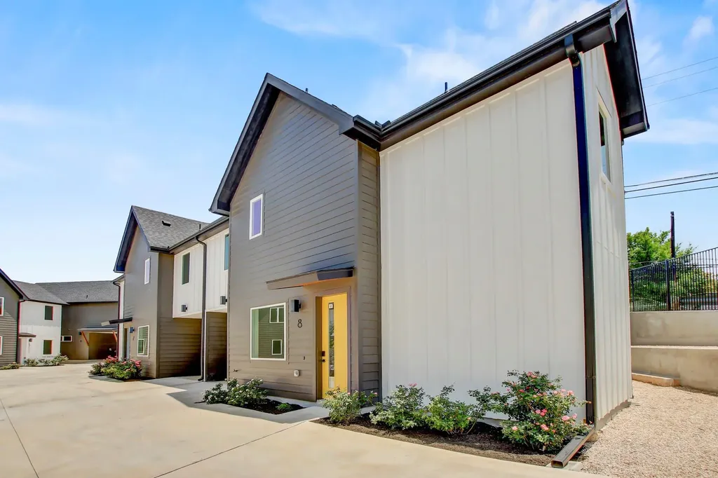 4127 E 12th Street Austin TX 78721