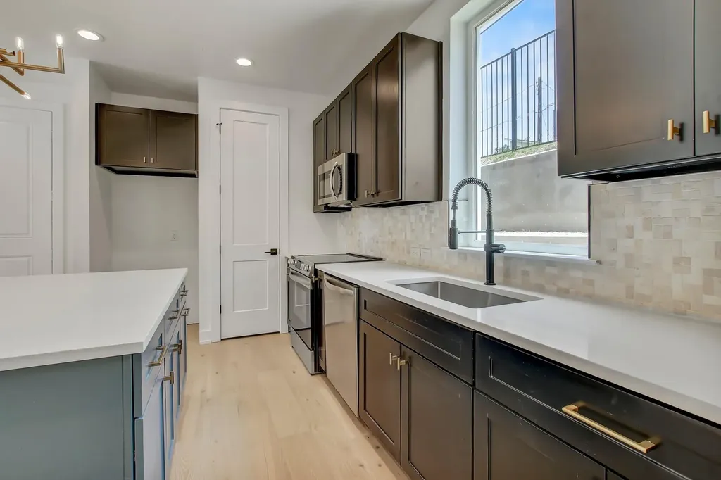 4127 E 12th Street Austin TX 78721