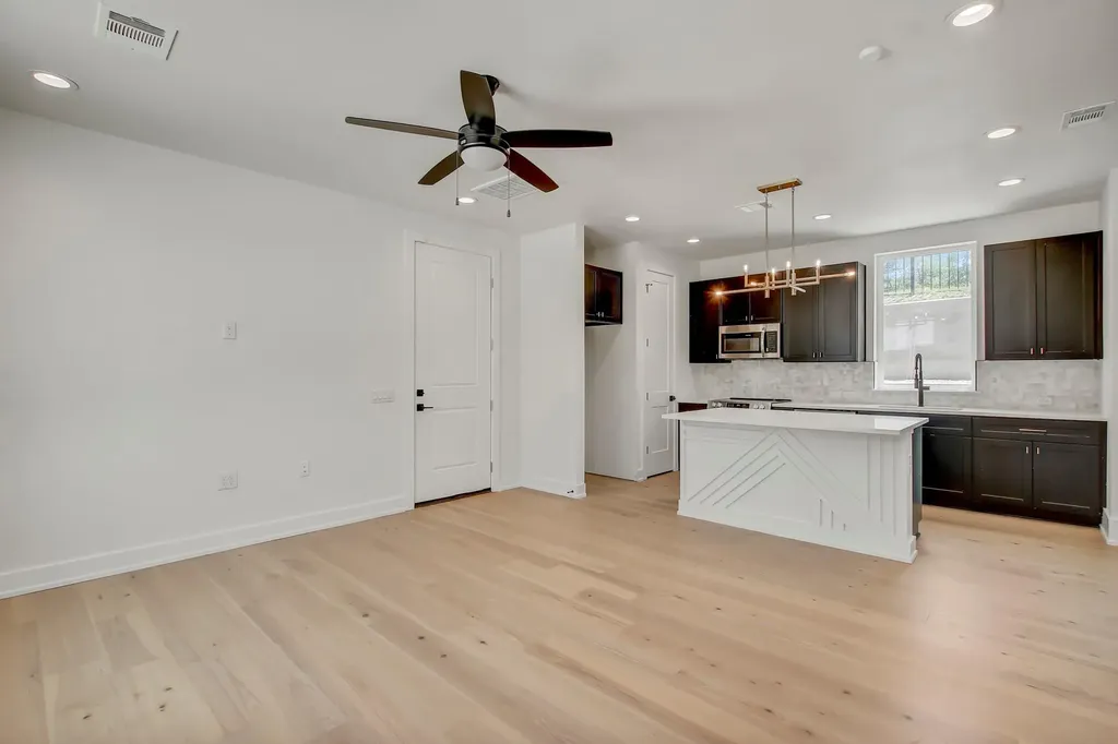 4127 E 12th Street Austin TX 78721