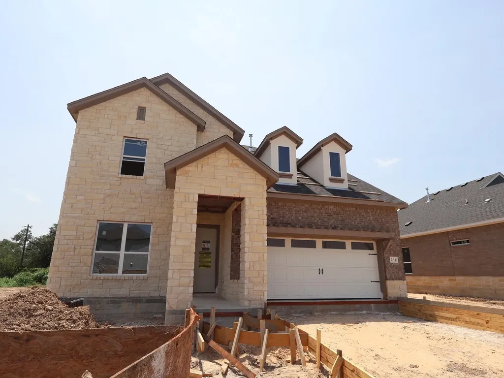 261 Callahan Loop Buda TX 78610
