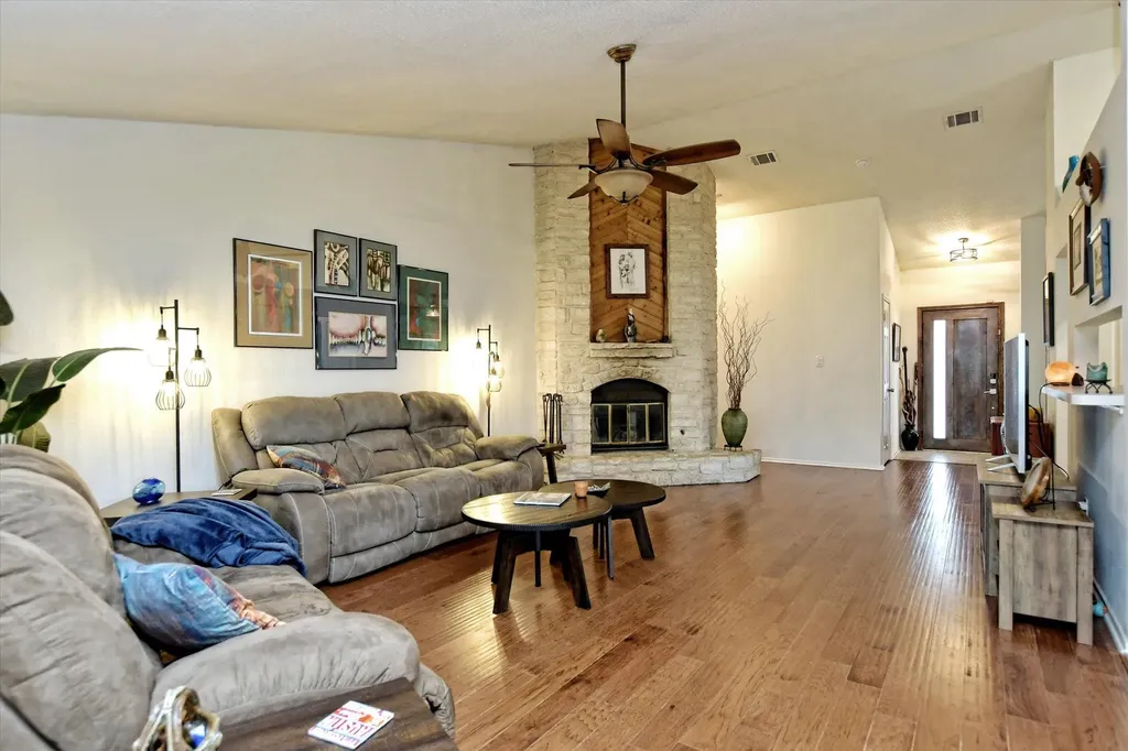 1002 W Noton Street Pflugerville TX 78660