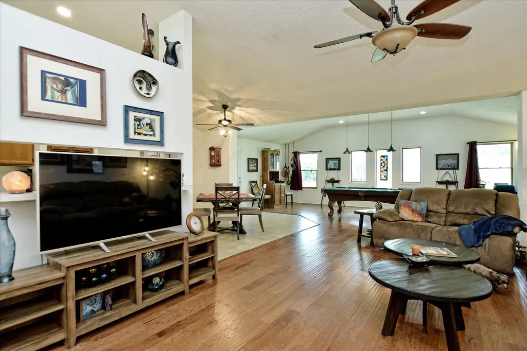 1002 W Noton Street Pflugerville TX 78660