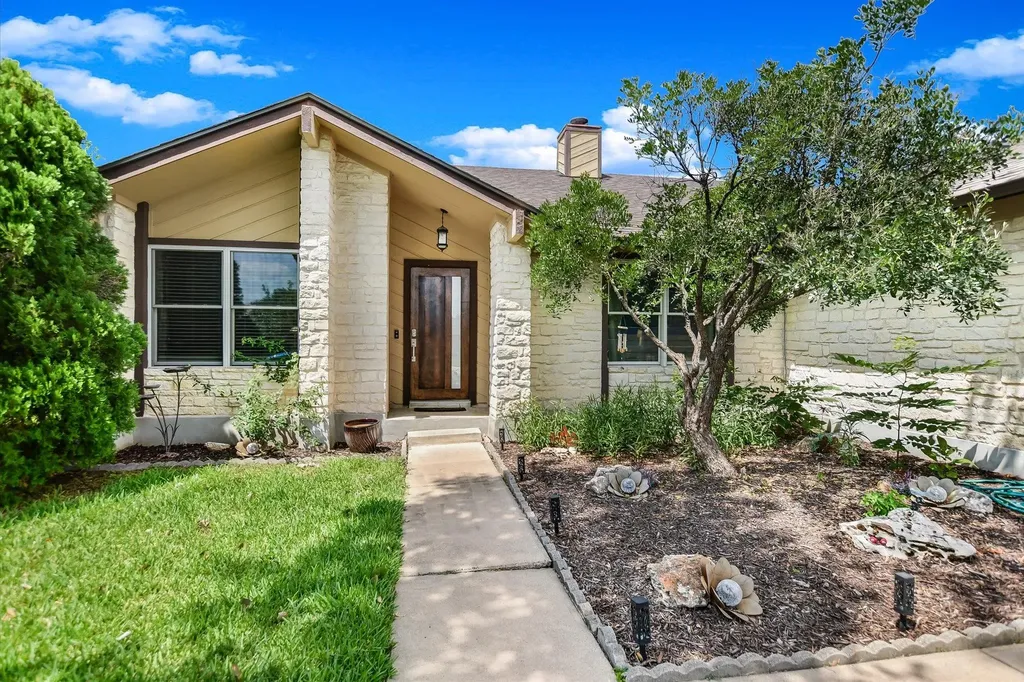 1002 W Noton Street Pflugerville TX 78660