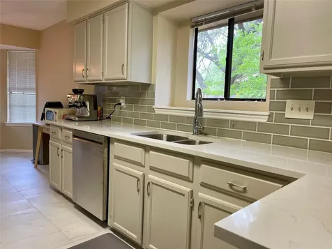8905 Bridgewood Trail Austin TX 78729