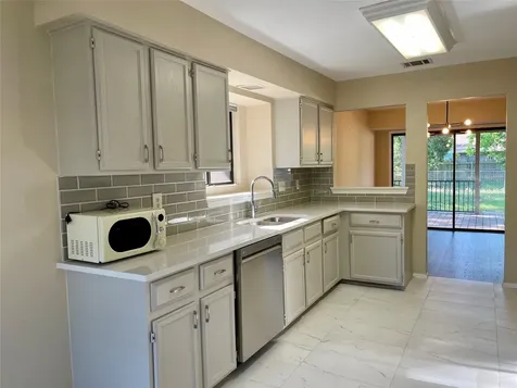 8905 Bridgewood Trail Austin TX 78729