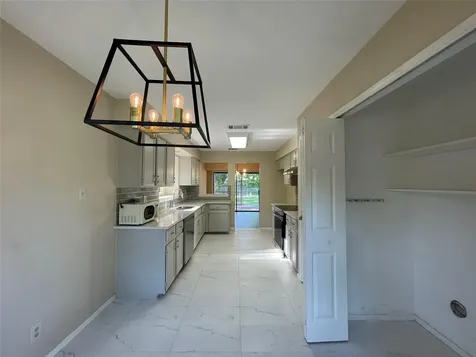 8905 Bridgewood Trail Austin TX 78729