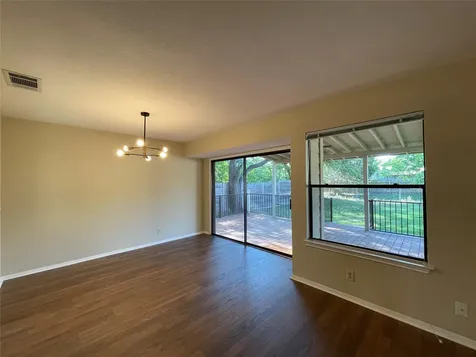 8905 Bridgewood Trail Austin TX 78729