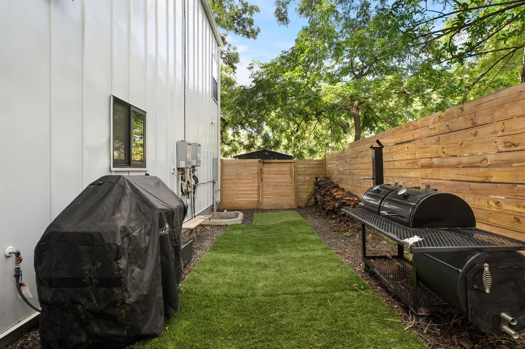 2214 Garden Street Austin TX 78702