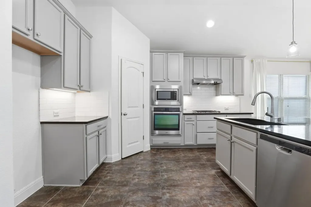 152 Stone View Trail Austin TX 78737