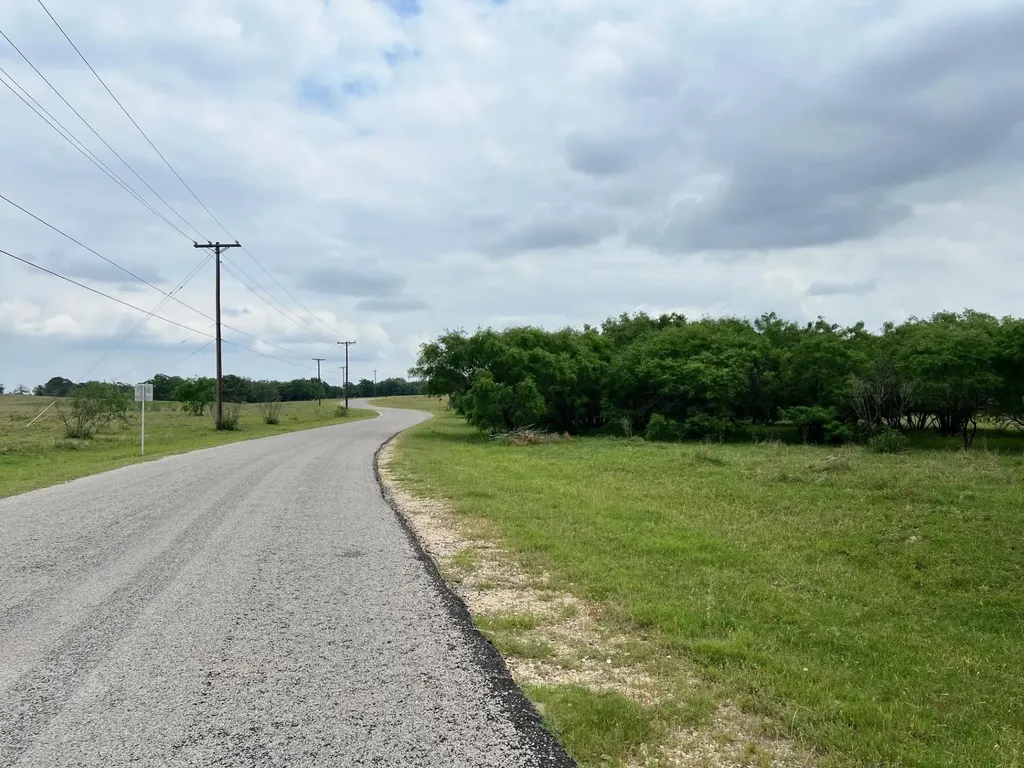 Lot 17 Settlement Way Luling TX 78648