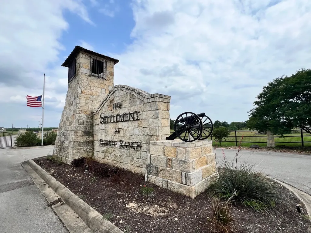 Lot 17 Settlement Way Luling TX 78648