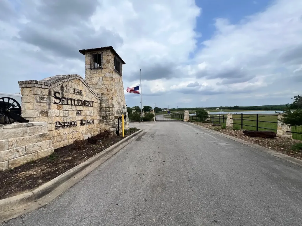 Lot 17 Settlement Way Luling TX 78648