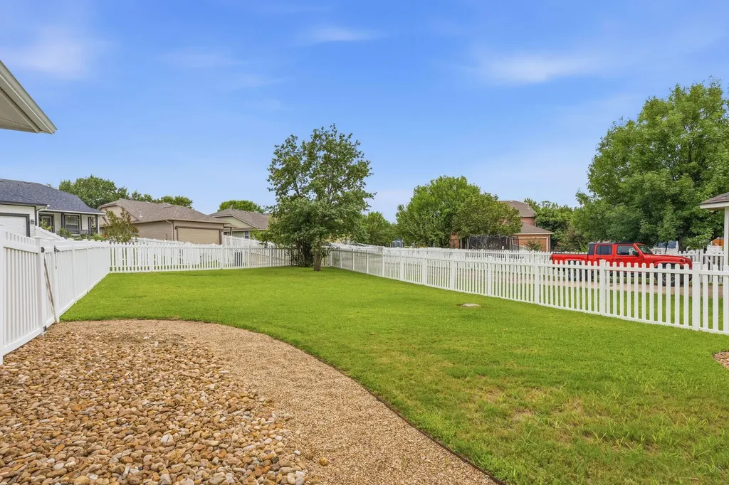 241 Skinner Kyle TX 78640