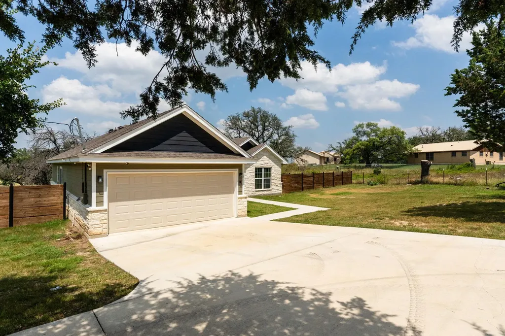 1110 County Road 1045 Lampasas TX 76550