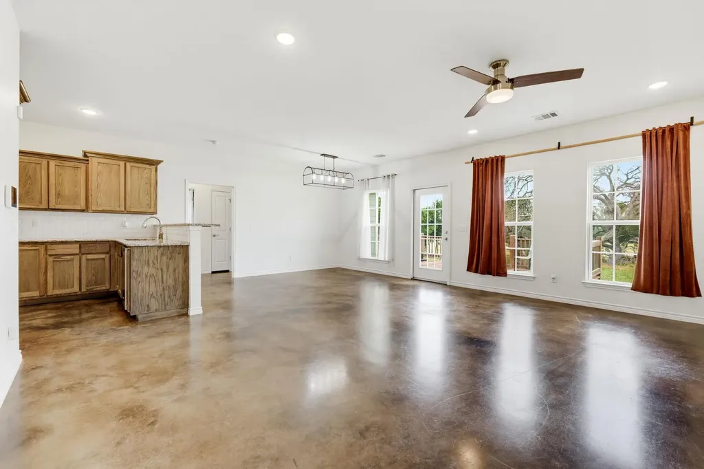 1110 County Road 1045 Lampasas TX 76550
