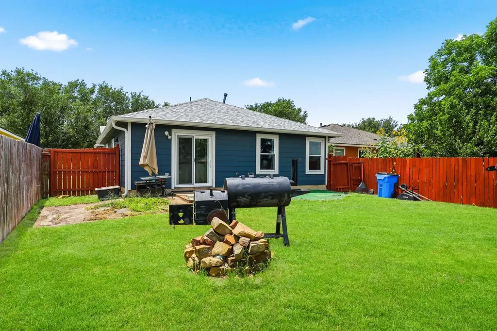 17912 Honey Locust Lane Elgin TX 78621