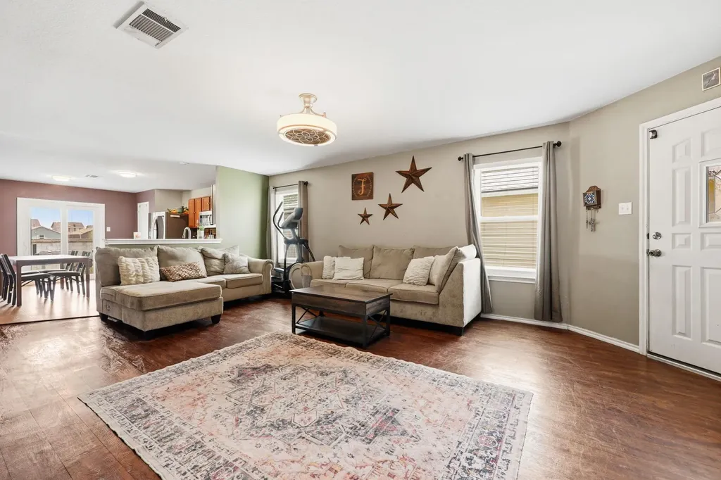 17912 Honey Locust Lane Elgin TX 78621
