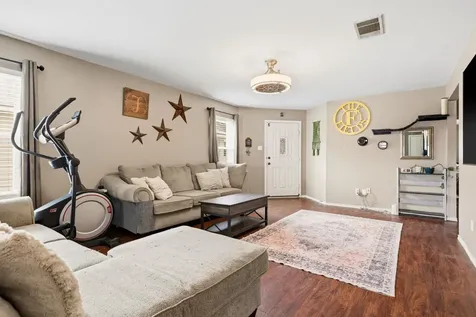 17912 Honey Locust Lane Elgin TX 78621