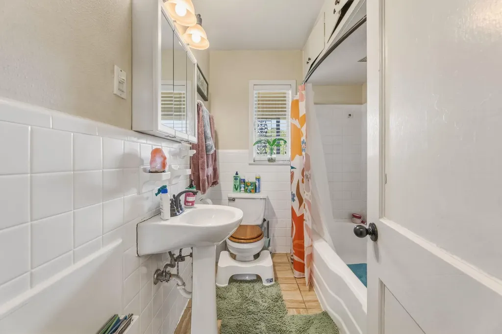 301 E 34th Street Austin TX 78705