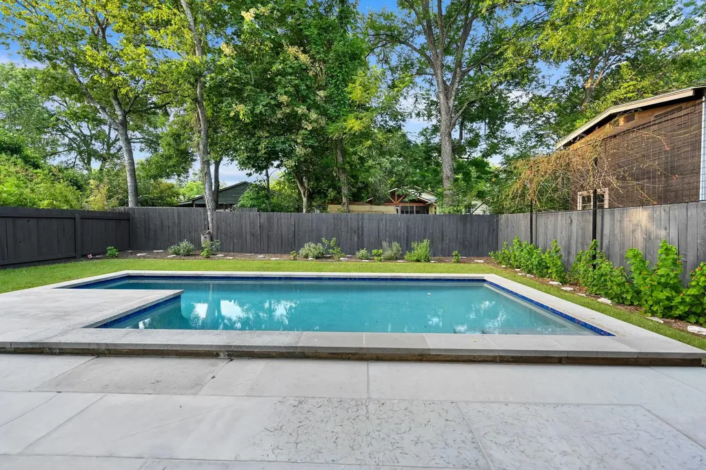 1506 W Saint Johns Avenue Austin TX 78757
