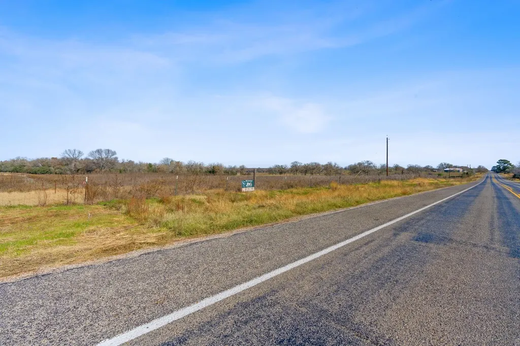 10996 Us Highway 90 W Harwood TX 78632