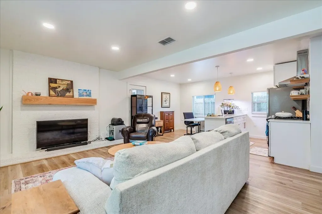 2506 Audubon Place Austin TX 78741