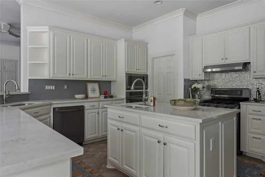 109 Wood Trail West Lake Hills TX 78746