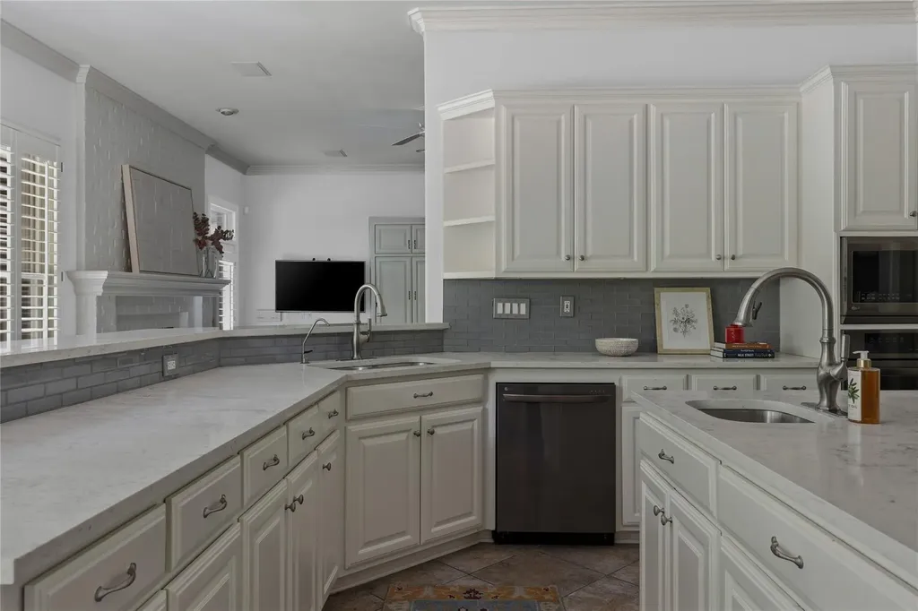 109 Wood Trail West Lake Hills TX 78746