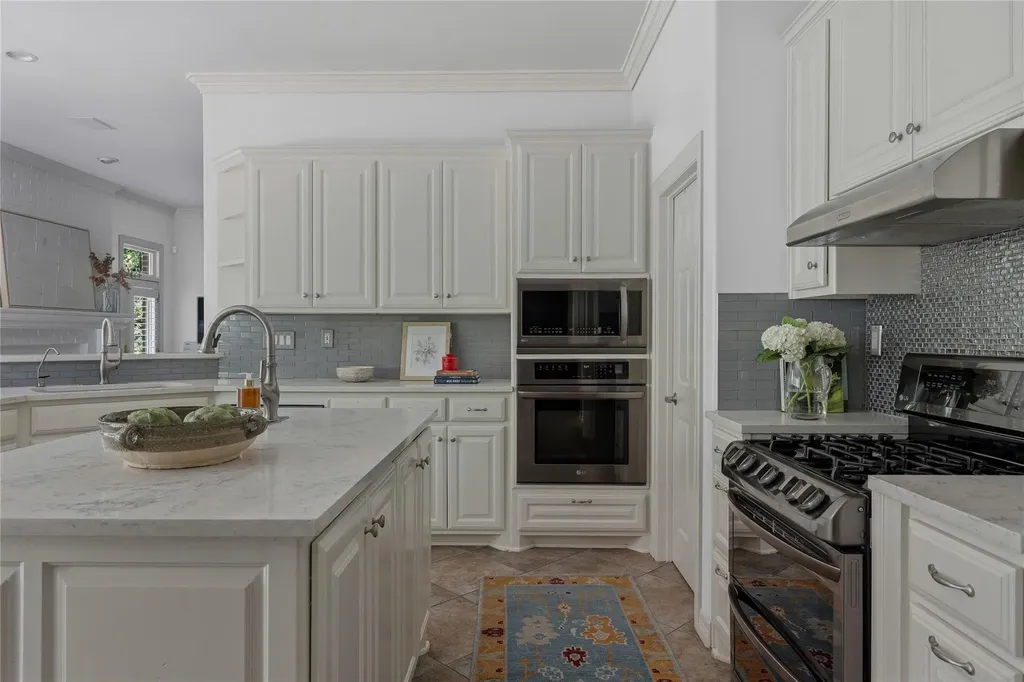 109 Wood Trail West Lake Hills TX 78746