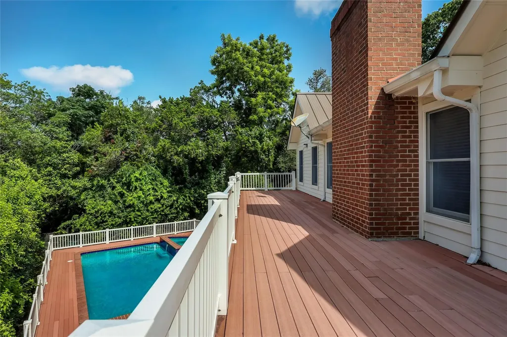 109 Wood Trail West Lake Hills TX 78746