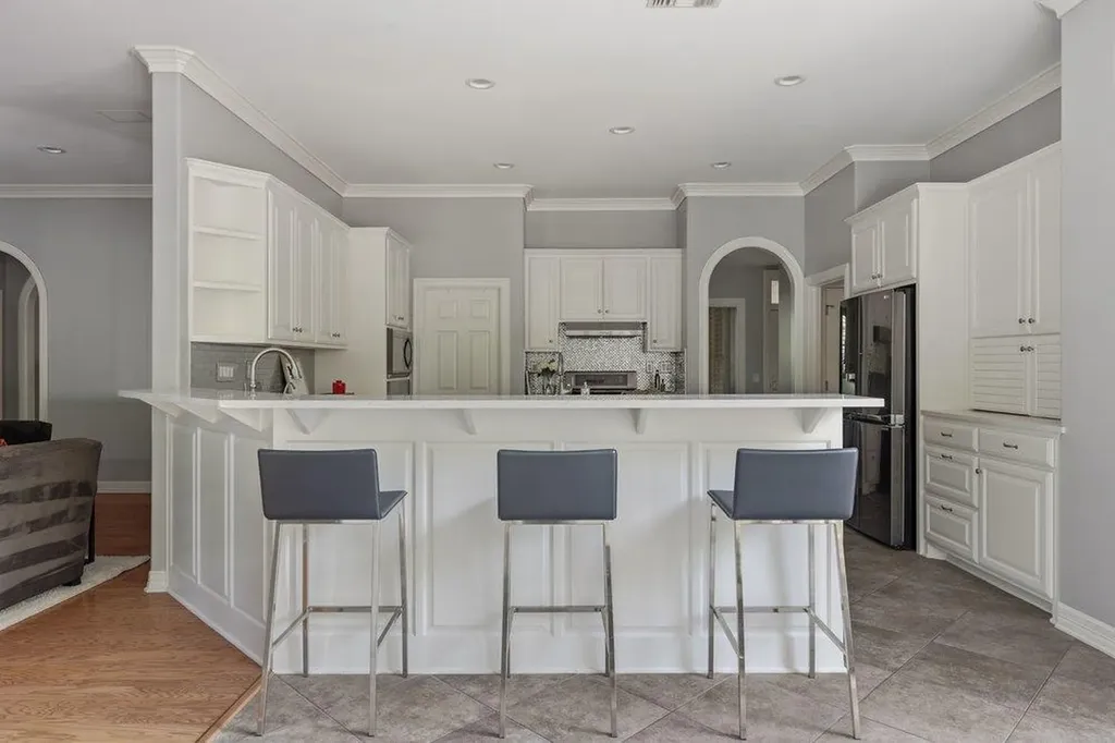 109 Wood Trail West Lake Hills TX 78746