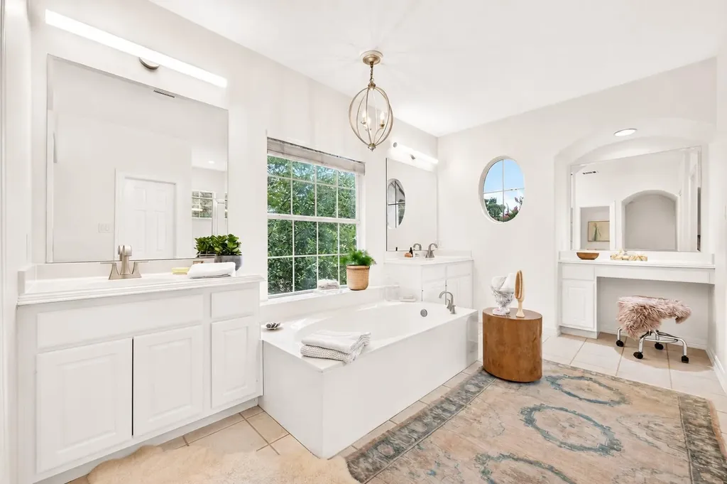 3816 Gaines Court Austin TX 78735