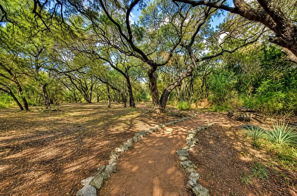 3816 Gaines Court Austin TX 78735